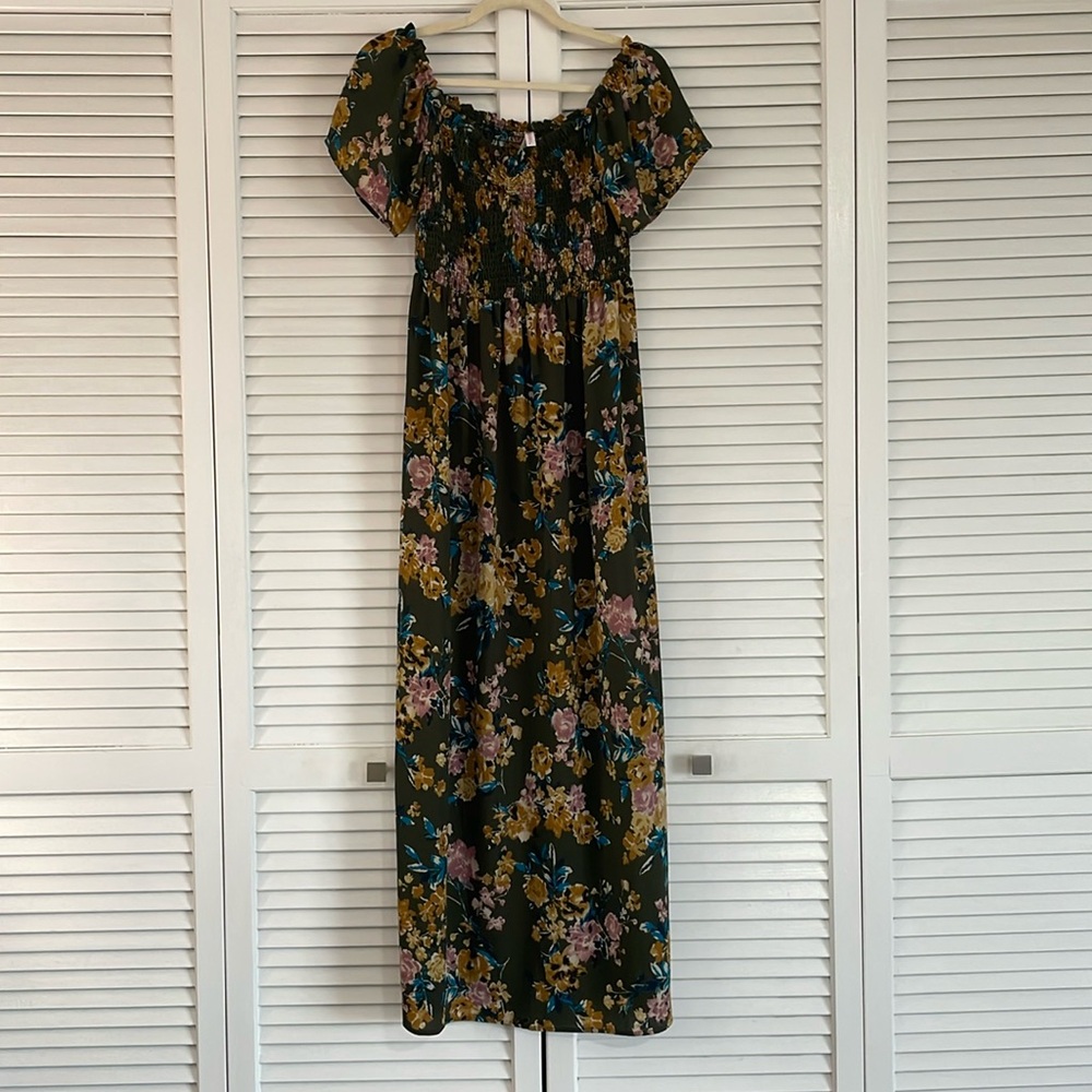 Xhilaration Maxi Dress, On or Off Shoulder Size Medium